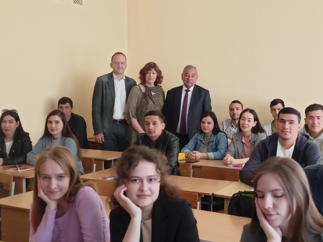 В Купаловском университете проводит занятия профессор из Узбекистана