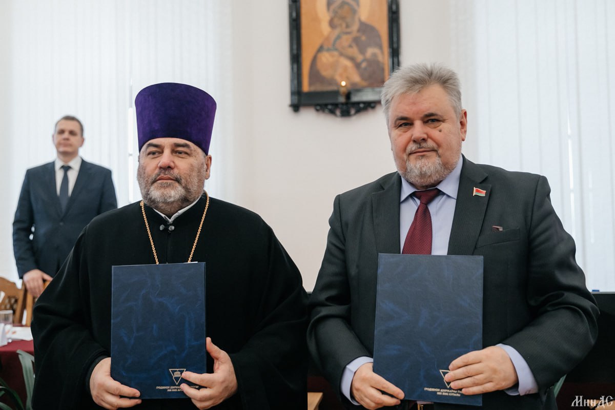 Купаловский университет подписал договор о сотрудничестве с Минской духовной семинарией