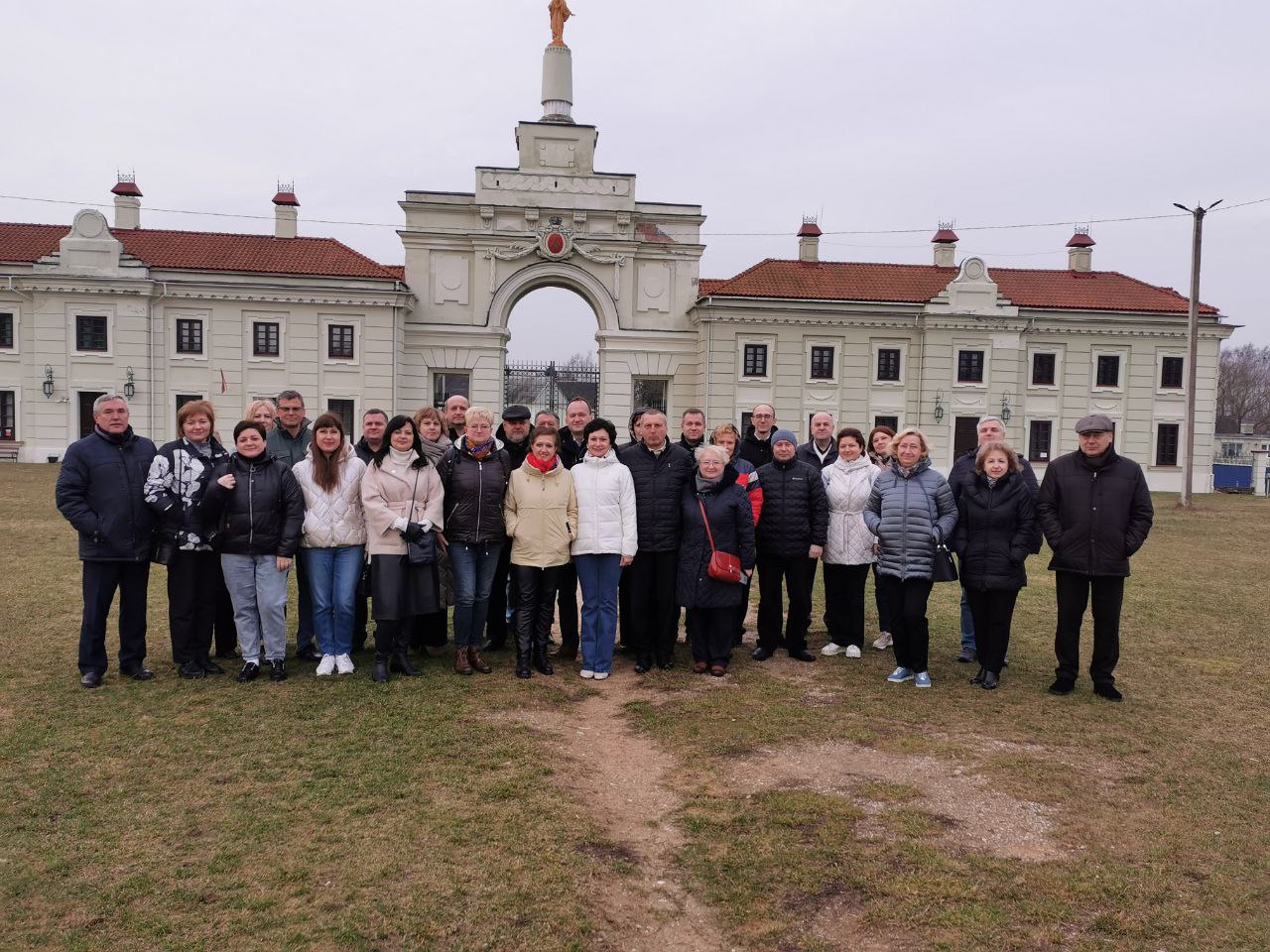ФОТОФАКТ: Купаловцы отправились в патриотическую экскурсию по Беларуси