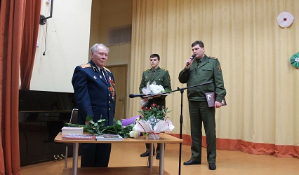 Актыў курсантаў ваеннага факультэта на чале з камандзірам батальёна курсантаў падпалкоўнікам Я.А. Скіба прынялі ўдзел ва ўрачыстым сходзе, прысвечаным 90-годдзю ветэрана Узброеных Сіл Н.І. Лагуткіна