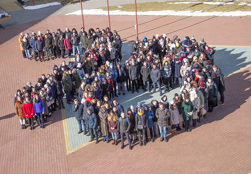 Студенты ГрГУ имени Янки Купалы поздравили университет с 78-летием (ФОТООТЧЕТ)