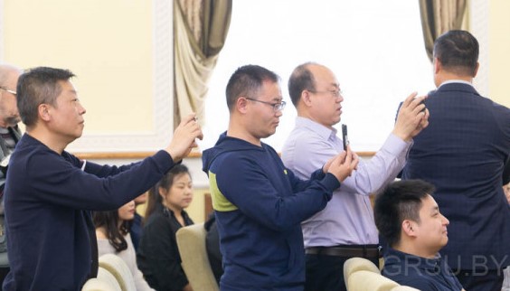 Встретились с земляками и спели «Катюшу»: журналисты из Китая впервые посетили ГрГУ имени Янки Купалы (ДОБАВЛЕНО ВИДЕО)