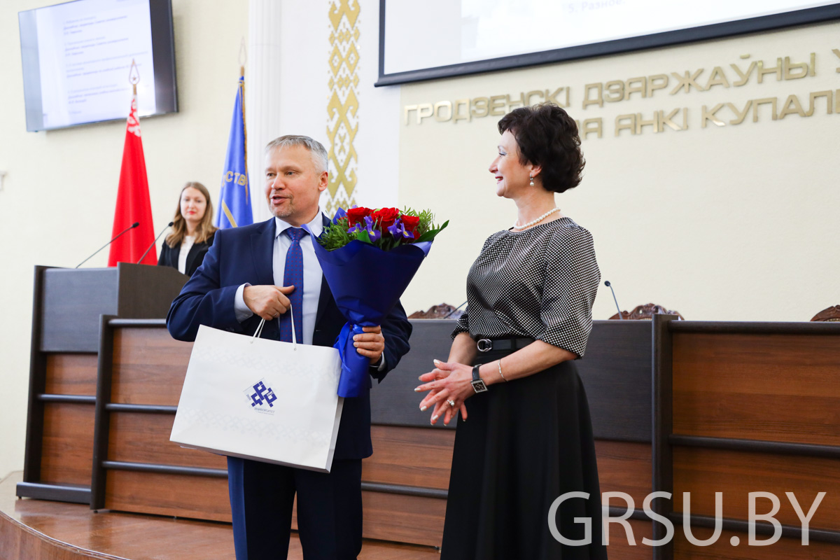 Во время заседания Совета университета вручены награды за достижения в учебной, научной и воспитательной деятельности