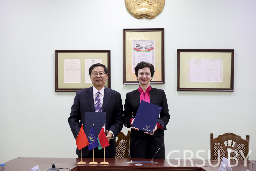 Купаловский университет подписал договор о международном сотрудничестве с Шицзячжуанским инженерным профессиональным колледжем