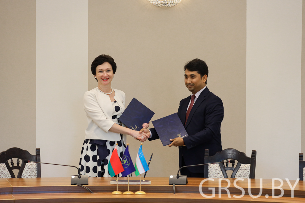 В Купаловском университете подписан договор о реализации совместной образовательной программы с Институтом социальных и политических наук (Узбекистан)