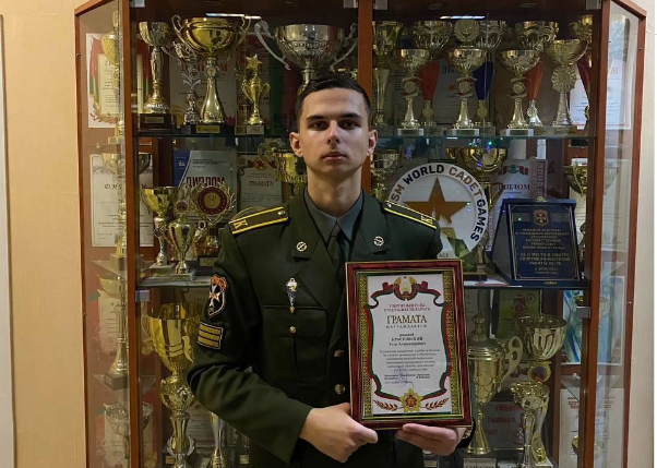 Курсант Купаловского университета награжден грамотой командующего ЗОК