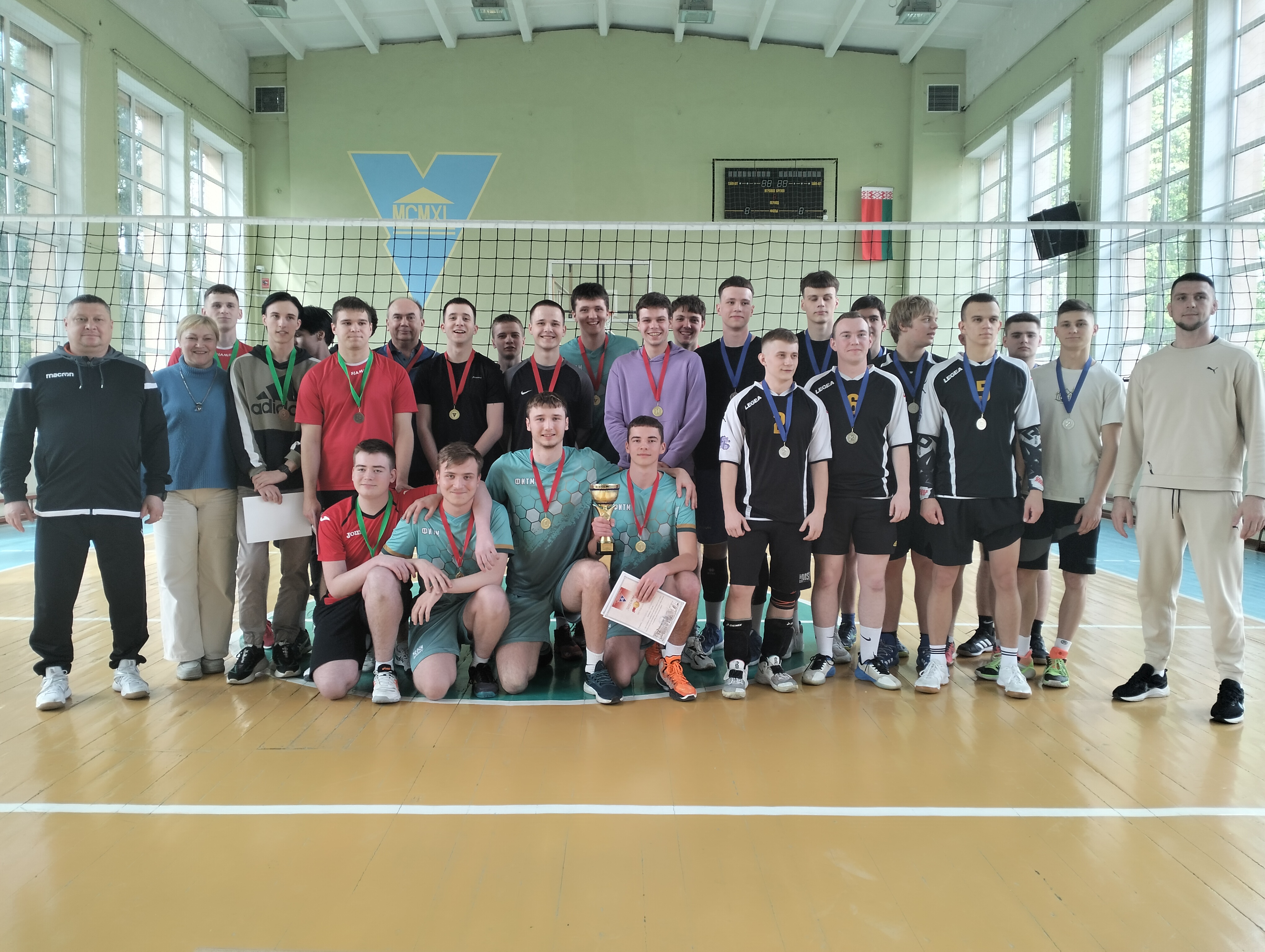 Быстрый мяч: состоялись соревнования по волейболу среди мужской половины Купаловского университета