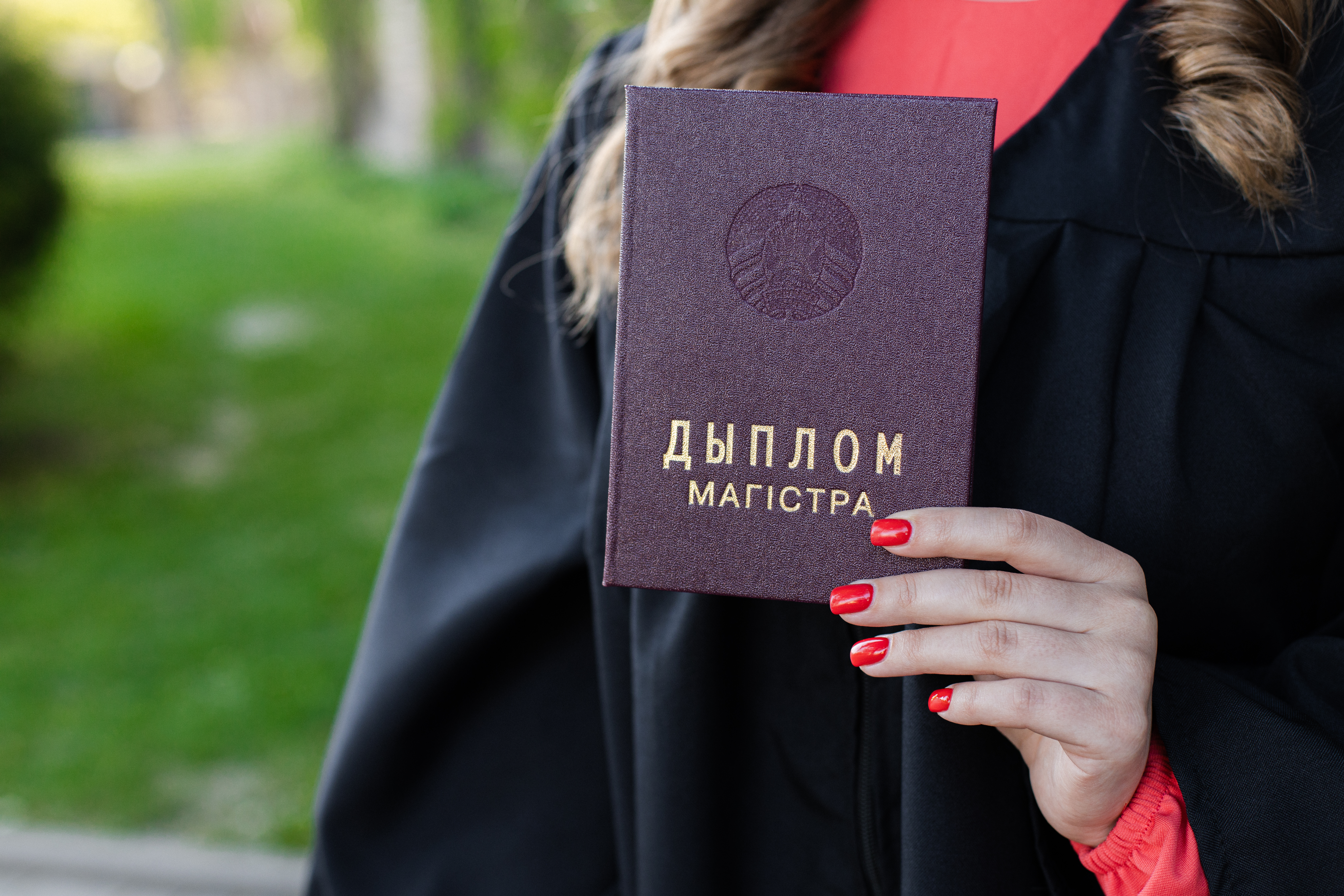 Уже в эту субботу в Купаловском университете более 100 выпускников получат диплом магистра