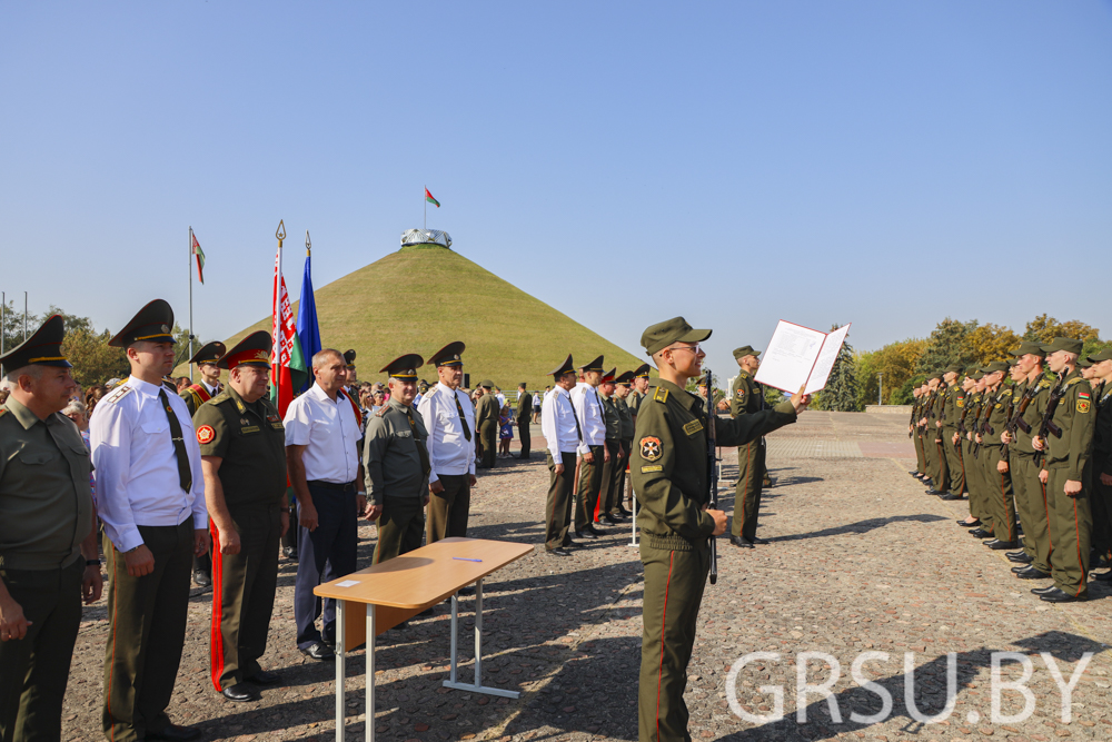 Курсанты военного факультета ГрГУ имени Янки Купалы приняли присягу (ДОБАВЛЕНО ВИДЕО)